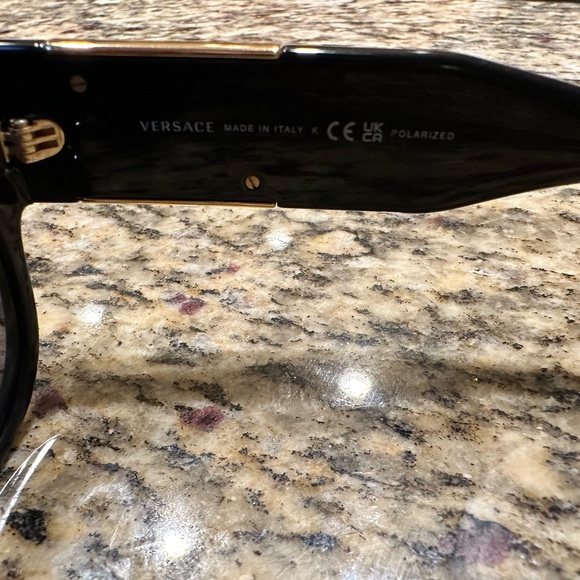Versace polarized Sunglasses - Picture 3 of 5